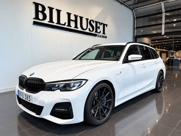 BMW 330 e Touring M Sport*Dragkrok*H&R Sänkt*20" Fälg*Svensksåld - 2021