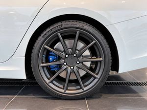 BMW 330 bild 7