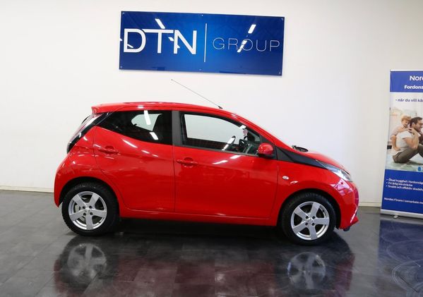 Toyota Aygo 5-dörrar 1.0 VVT-i x-shift X-PLAY/KAMKEDJA/B-KAMERA - 2015