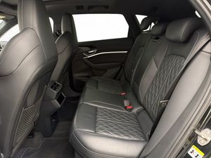 Audi e-tron S bild 16