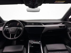 Audi e-tron S bild 15