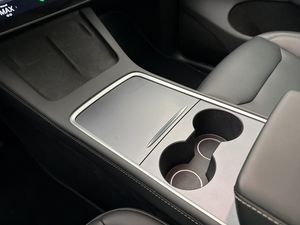 Tesla Model Y bild 28