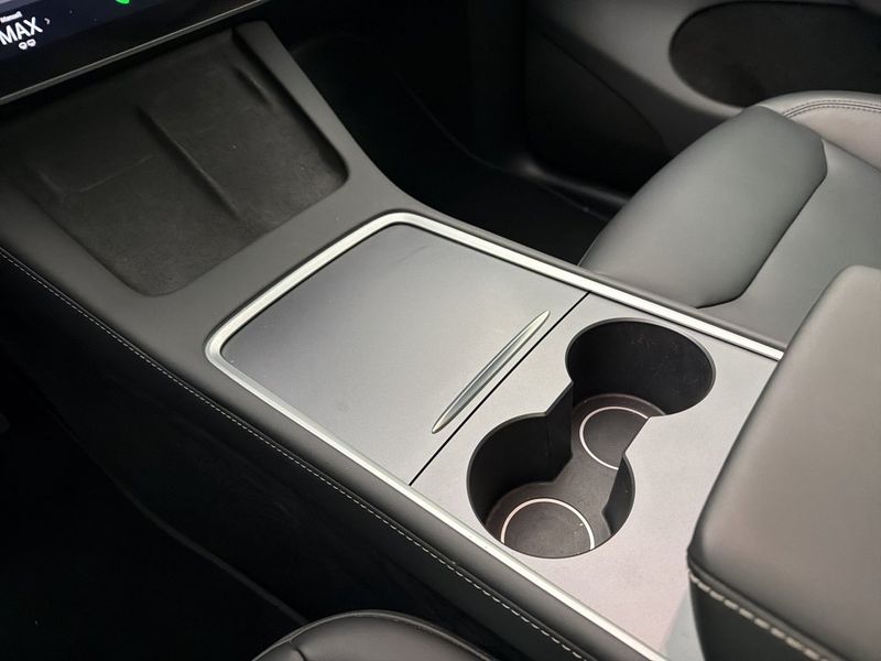 Tesla Model Y bild 28