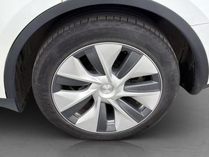 Tesla Model Y bild 32