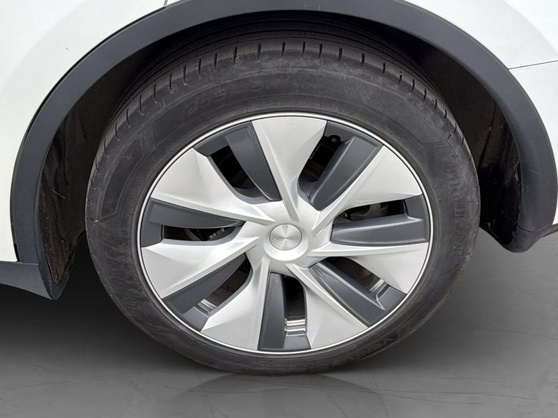 Tesla Model Y bild 32