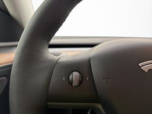 Tesla Model Y bild 25