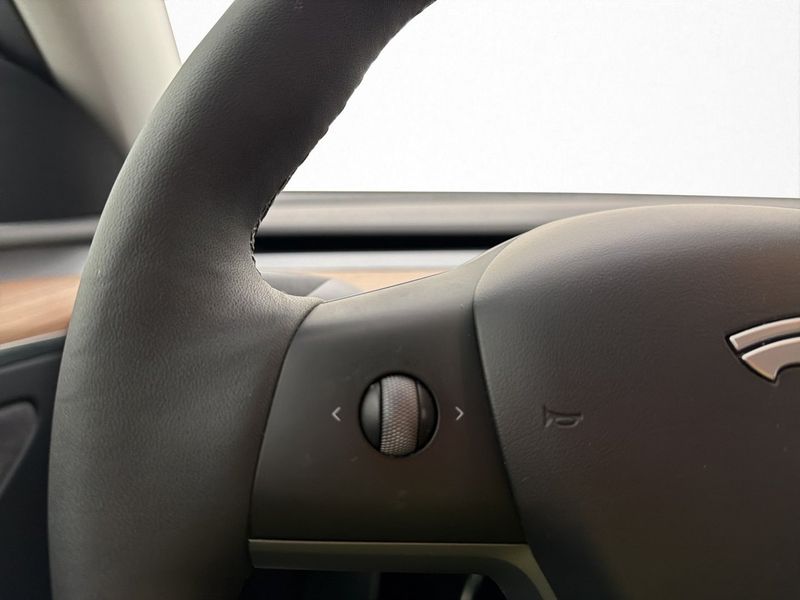 Tesla Model Y bild 25