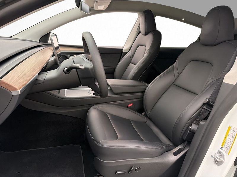 Tesla Model Y bild 16