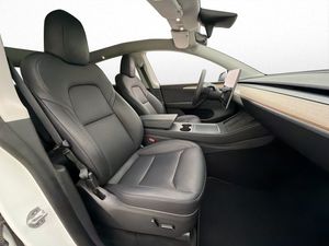 Tesla Model Y bild 14