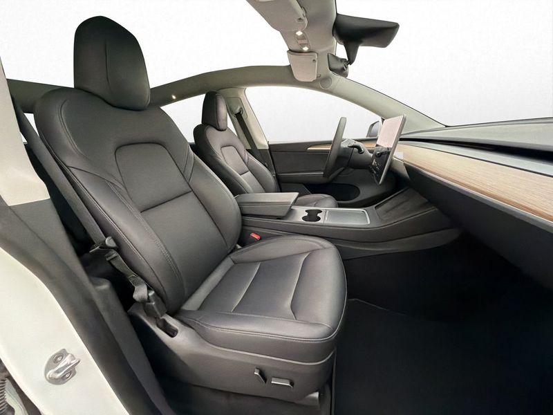 Tesla Model Y bild 14