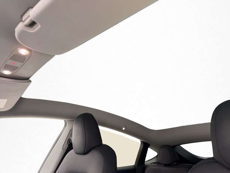 Tesla Model Y bild 18