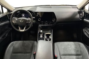 Lexus NX bild 12