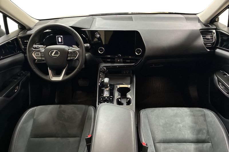 Lexus NX bild 12