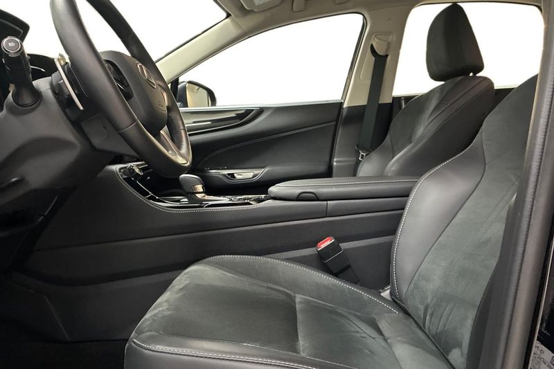 Lexus NX bild 13