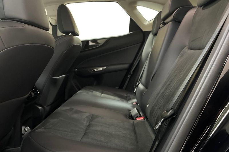 Lexus NX bild 14