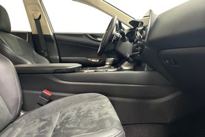 Lexus NX bild 15