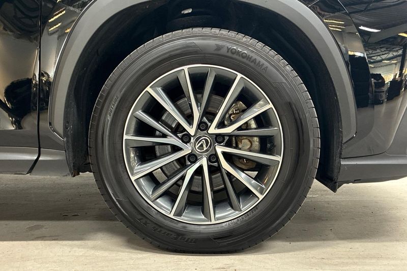 Lexus NX bild 11
