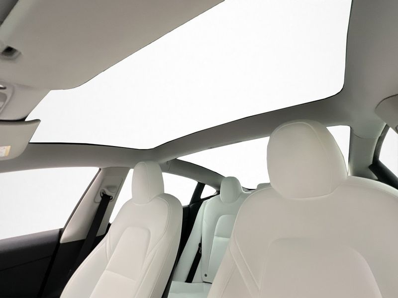 Tesla Model 3 bild 13