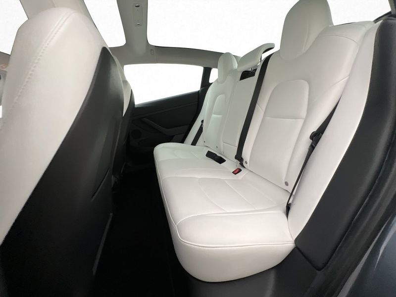 Tesla Model 3 bild 28