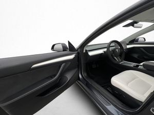 Tesla Model 3 bild 11