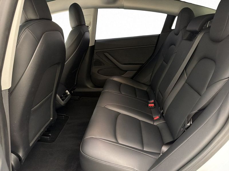 Tesla Model 3 bild 28