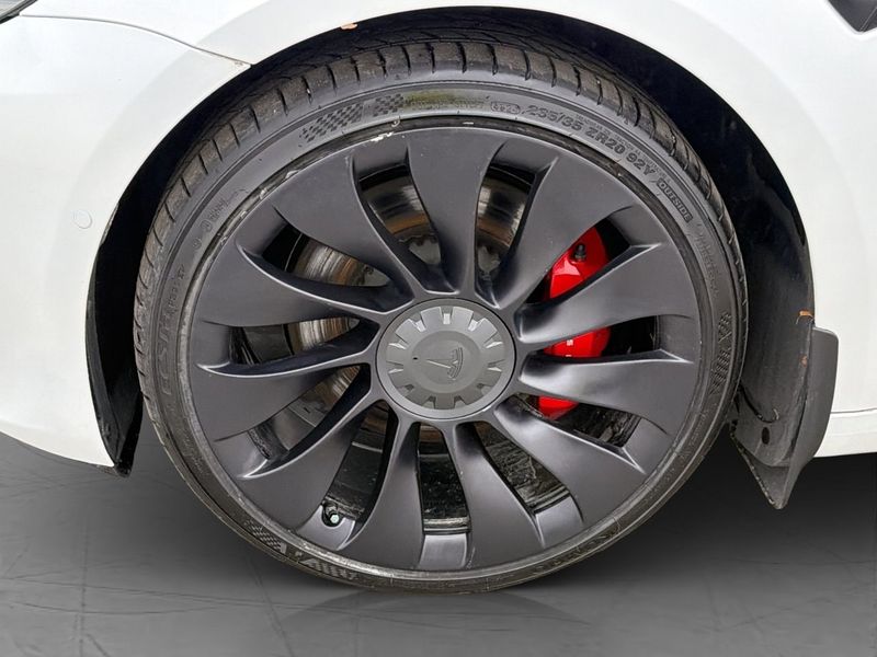 Tesla Model 3 bild 32