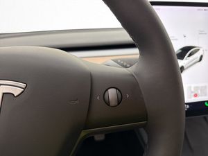 Tesla Model 3 bild 15
