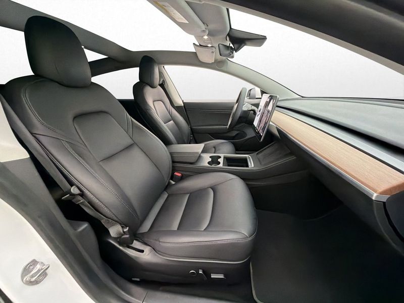 Tesla Model 3 bild 27