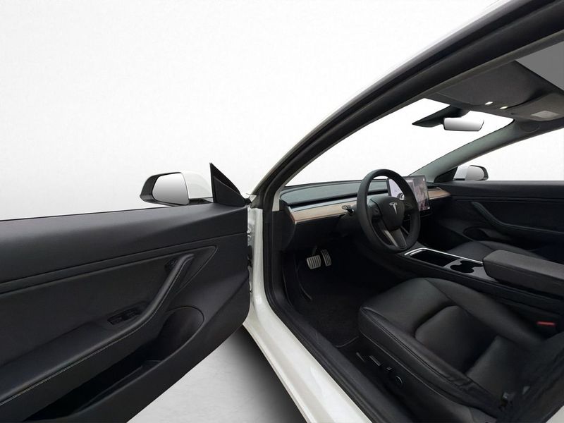 Tesla Model 3 bild 11