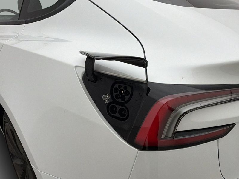 Tesla Model 3 bild 9