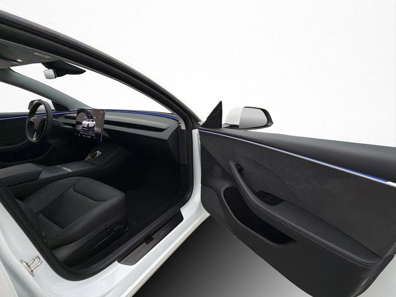 Tesla Model 3 bild 33