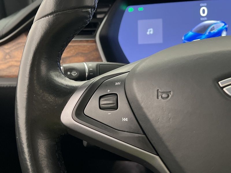 Tesla Model X bild 16