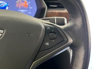 Tesla Model X bild 17