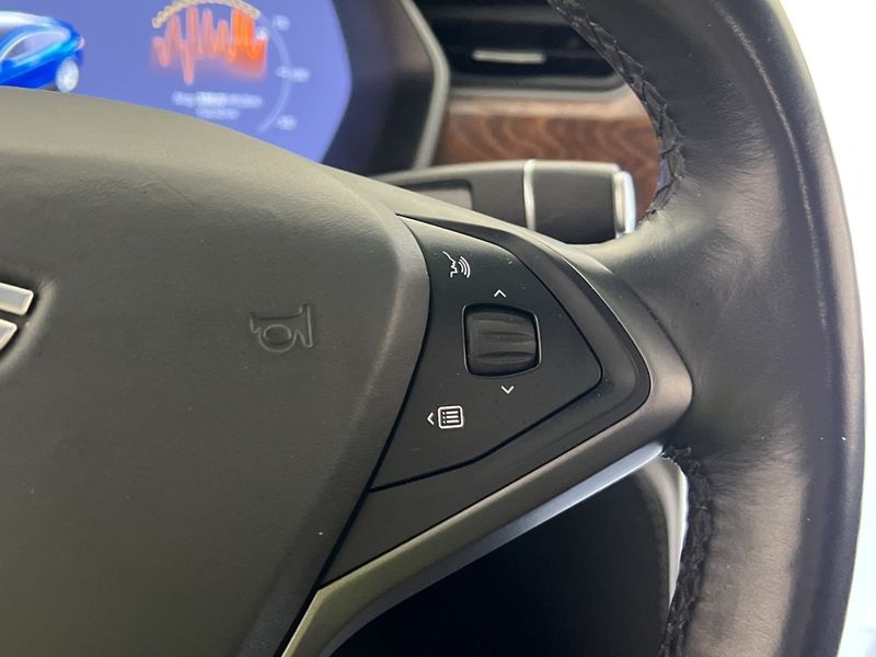 Tesla Model X bild 17