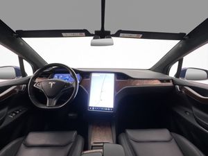 Tesla Model X bild 14