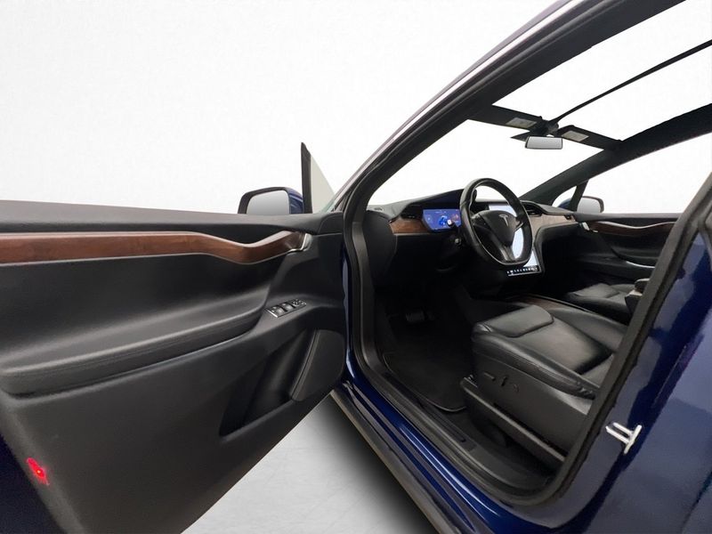 Tesla Model X bild 11