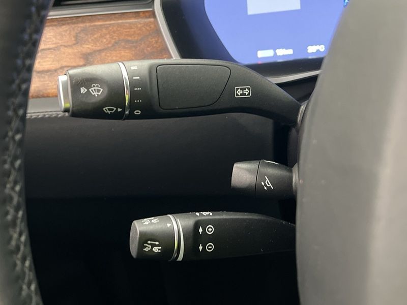 Tesla Model X bild 31