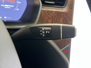 Tesla Model X bild 32