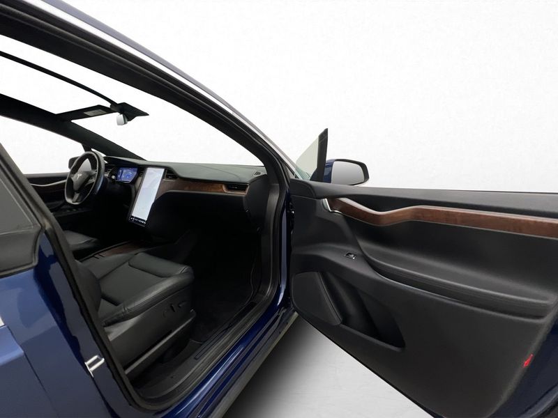 Tesla Model X bild 25