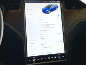 Tesla Model X bild 23