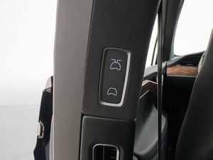 Tesla Model X bild 30