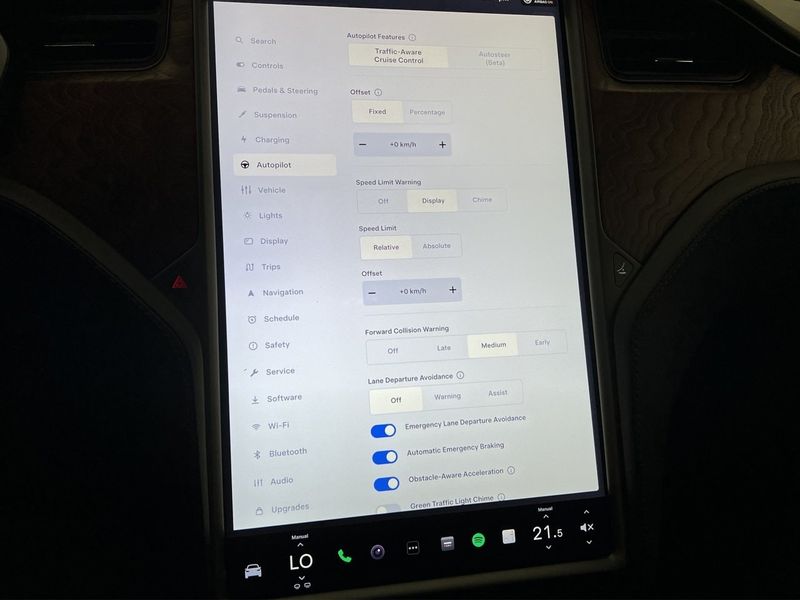 Tesla Model X bild 22