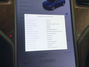 Tesla Model X bild 24
