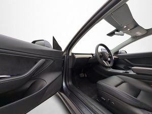 Tesla Model 3 bild 17