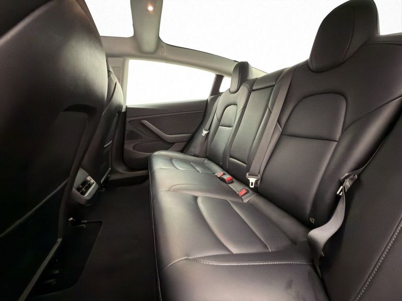 Tesla Model 3 bild 13