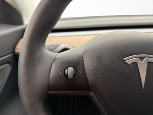 Tesla Model 3 bild 27
