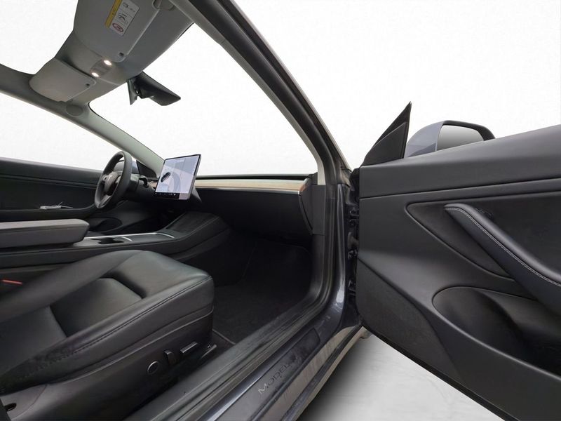 Tesla Model 3 bild 11