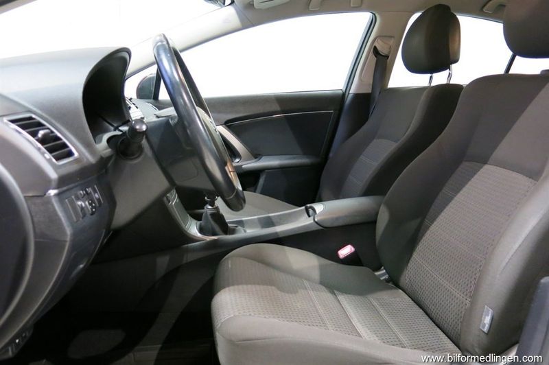 Toyota Avensis bild 10