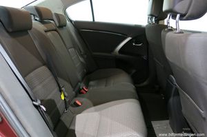 Toyota Avensis bild 8