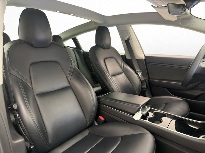 Tesla Model 3 bild 27